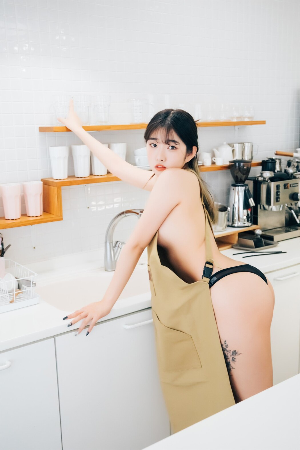 Loozy Sonson 손손 – Nude Apron