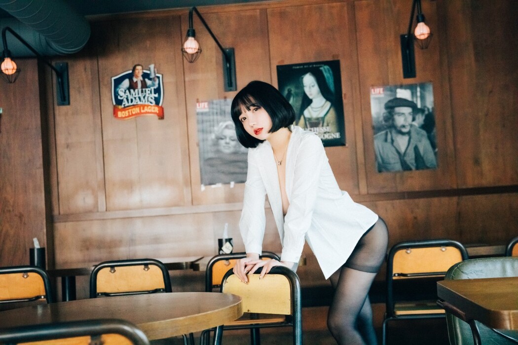 Loozy Son Ye-Eun 손예은 – Tainted Love Bar