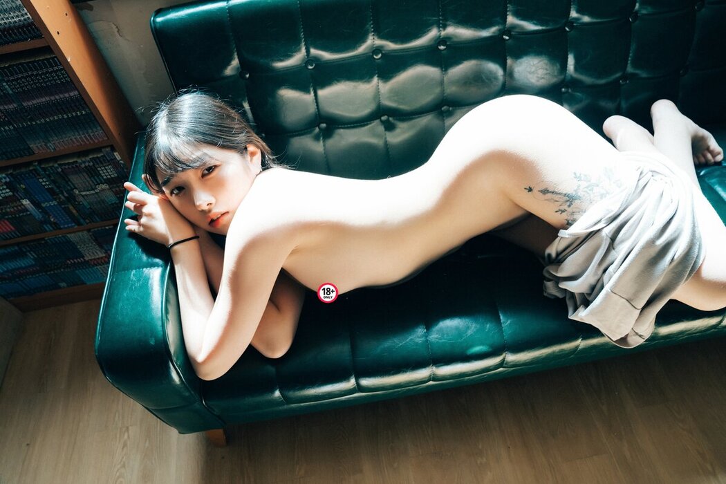 Loozy Sonson 손손 – Comic Shop Girl S.Ver B