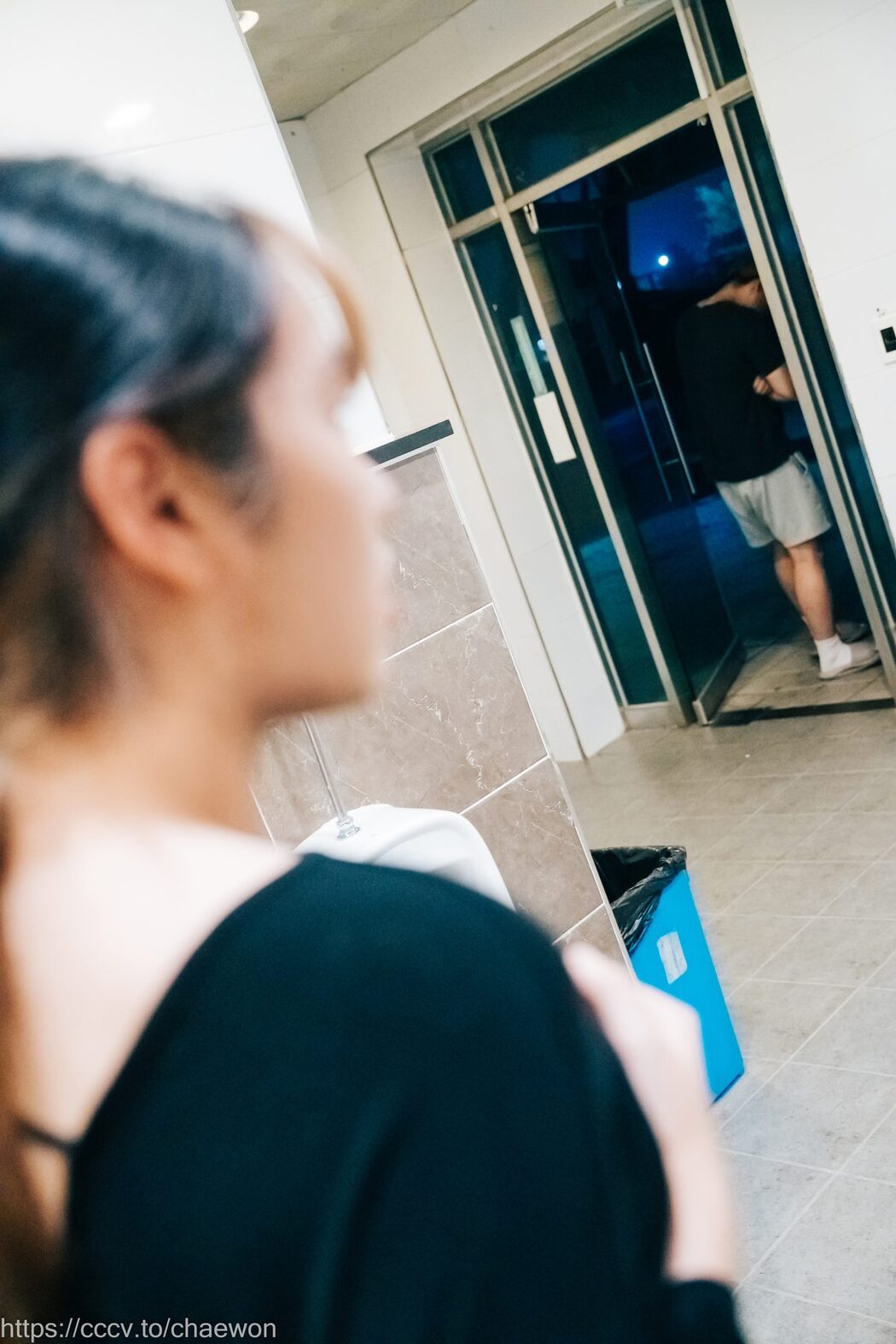 Loozy SonSon 손손 – Public Toilet A
