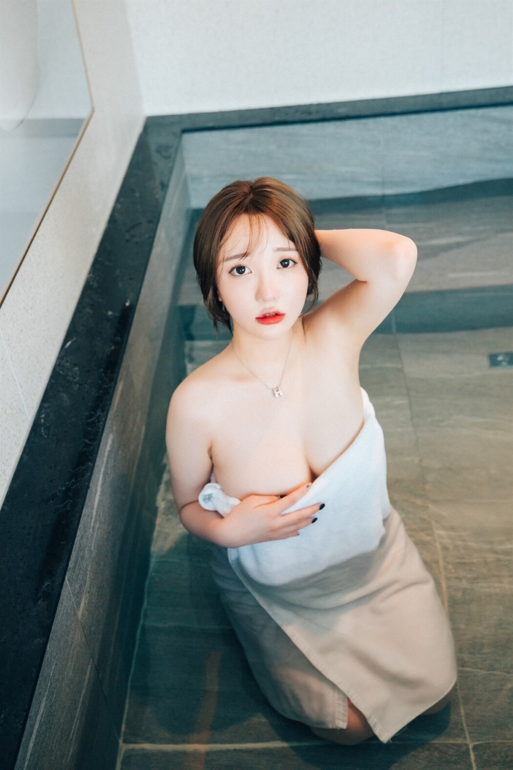 Loozy Son Ye-Eun 손예은 – Lover In Hotel Part 2