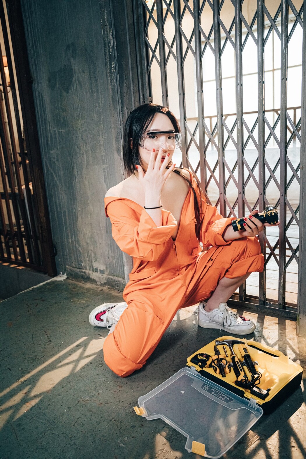 Loozy Son Ye-Eun 손예은 – Where Are My Tools