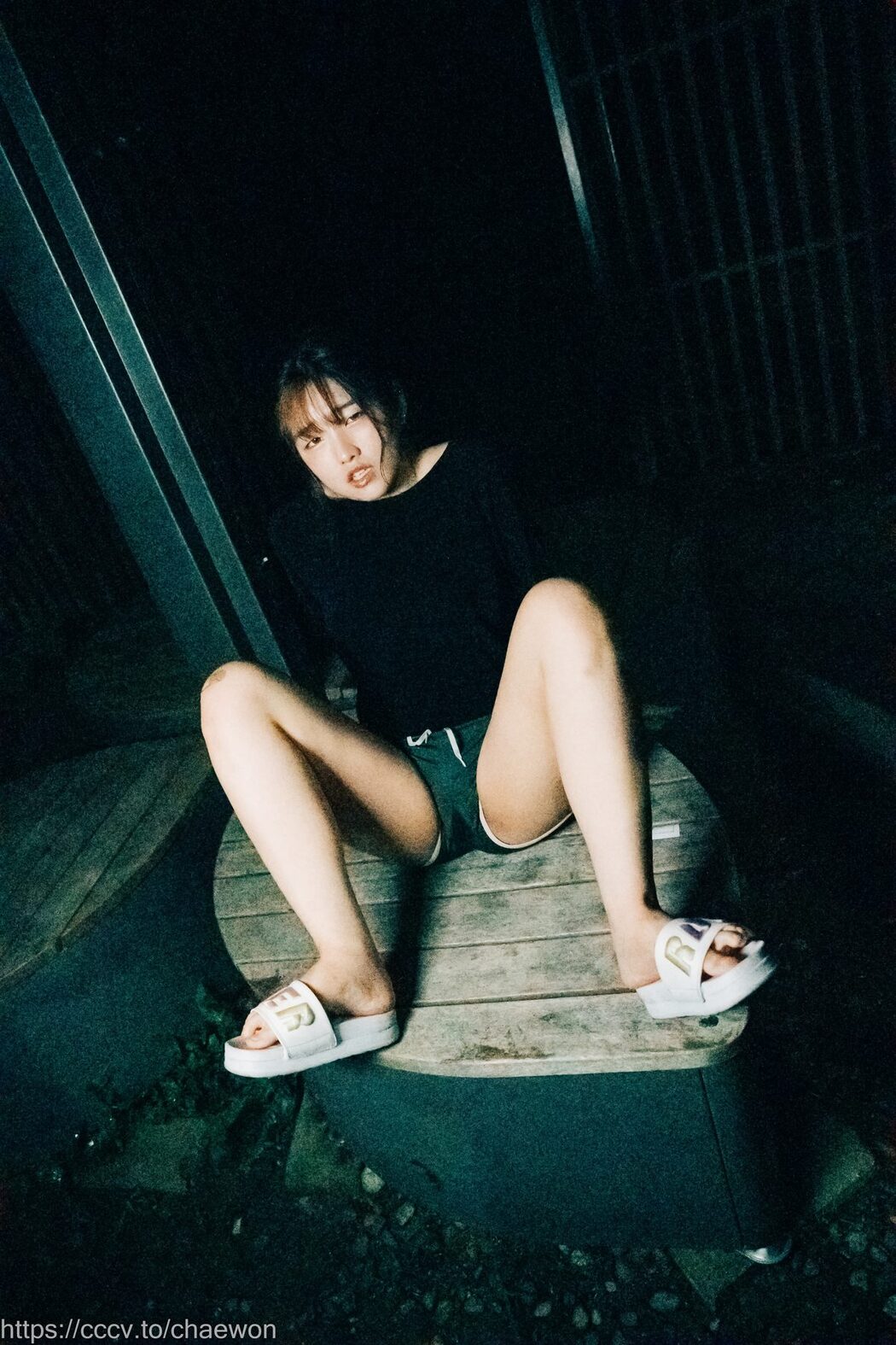Loozy SonSon 손손 – Public Toilet A