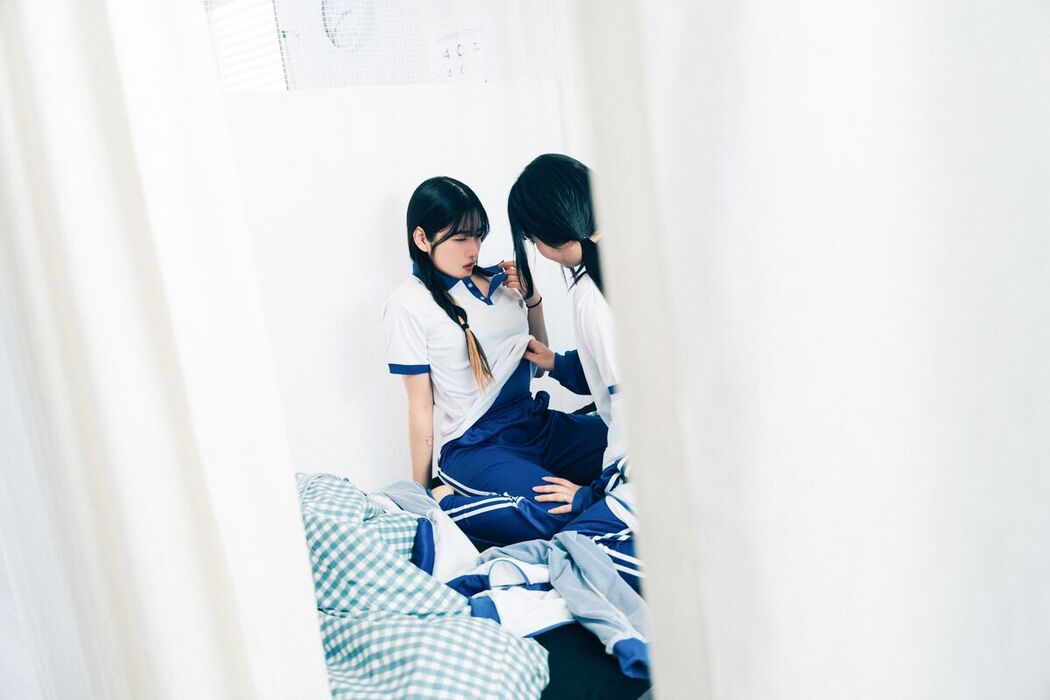 Loozy Sonson 손손 x Zia 지아 – Bitch Academy A