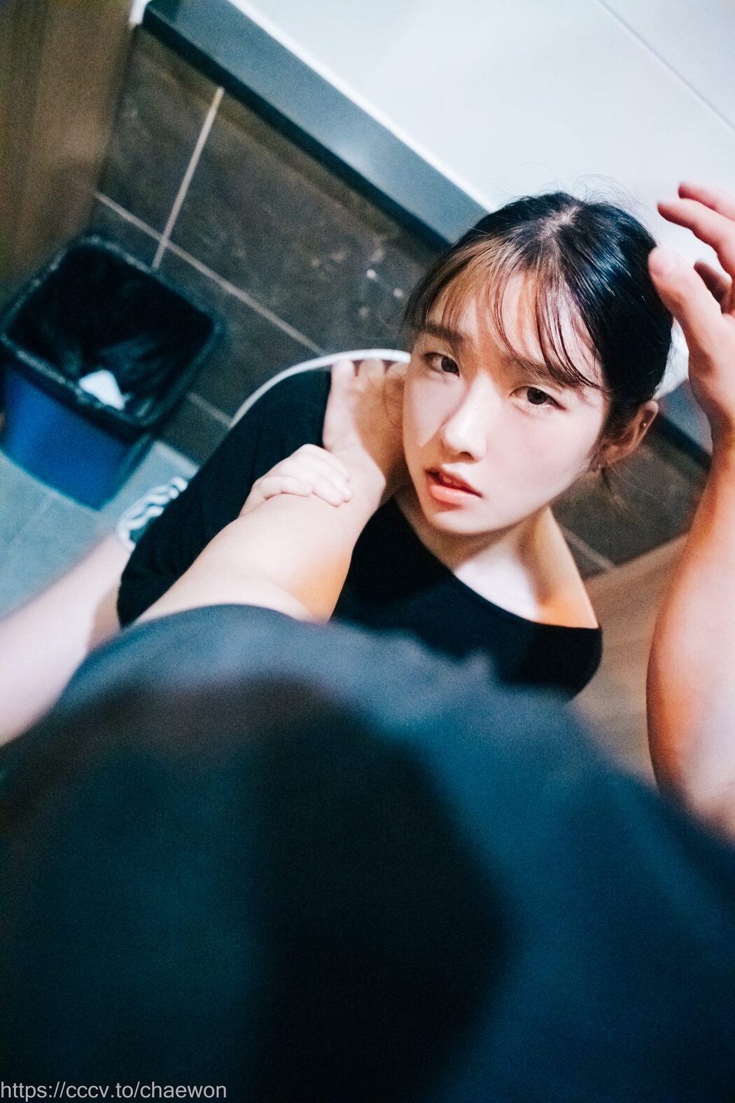 Loozy SonSon 손손 – Public Toilet A