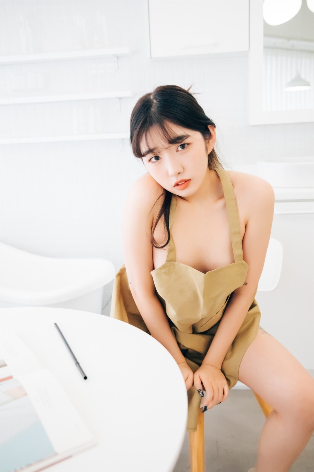 Loozy Sonson 손손 – Nude Apron