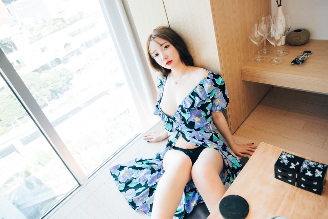Loozy Son Ye-Eun 손예은 – Lover In Hotel Part 1