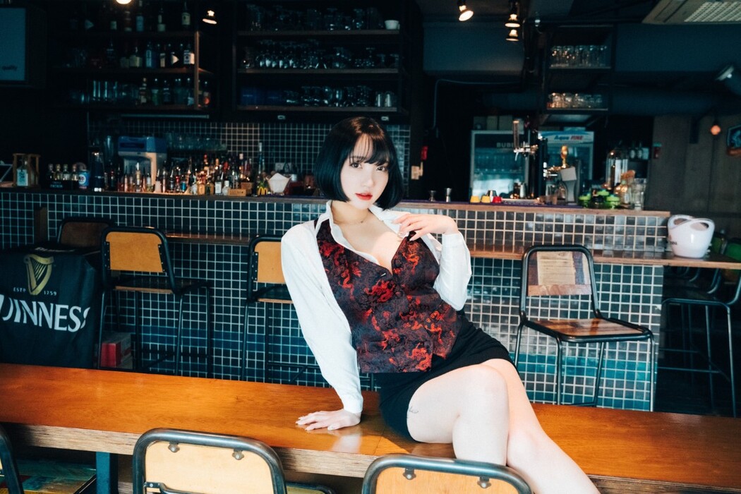 Loozy Son Ye-Eun 손예은 – Tainted Love Bar