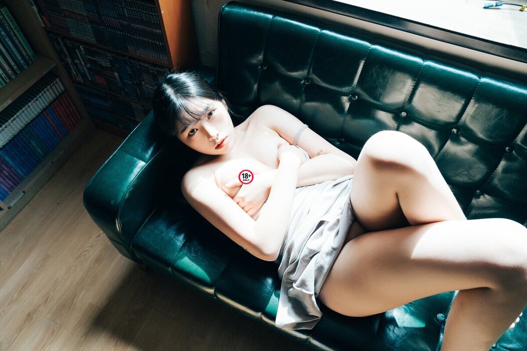 Loozy Sonson 손손 – Comic Shop Girl S.Ver B