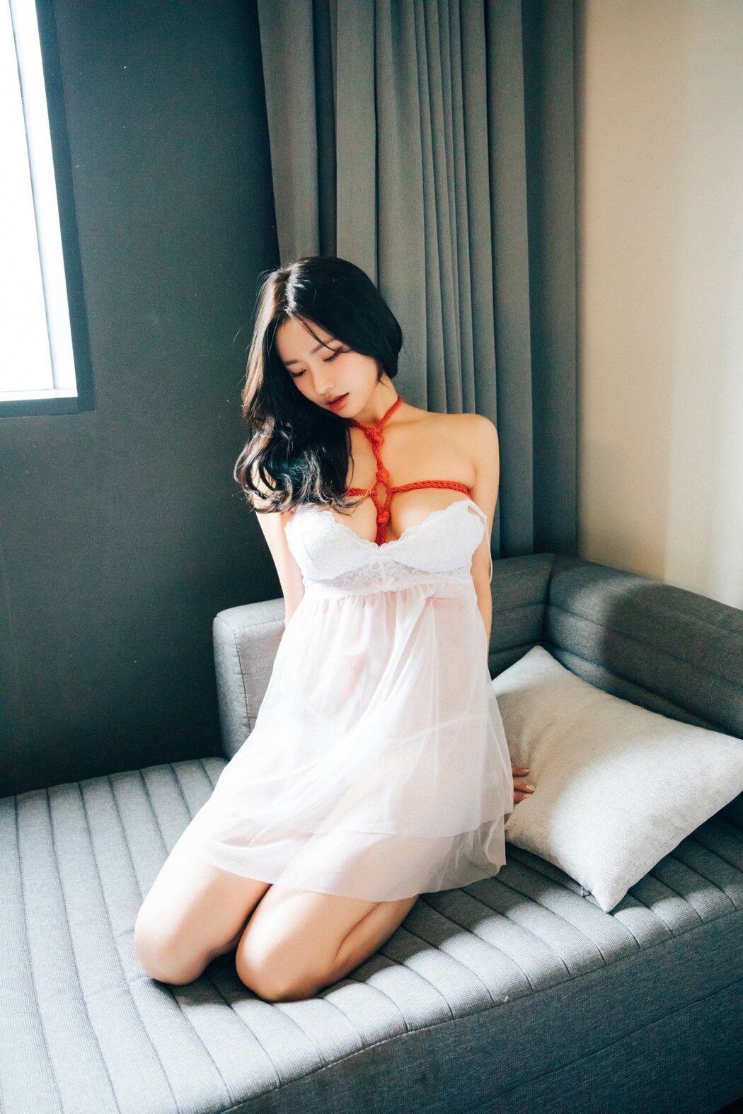 Loozy YeonYu 연유 – Take Off A Sticker A