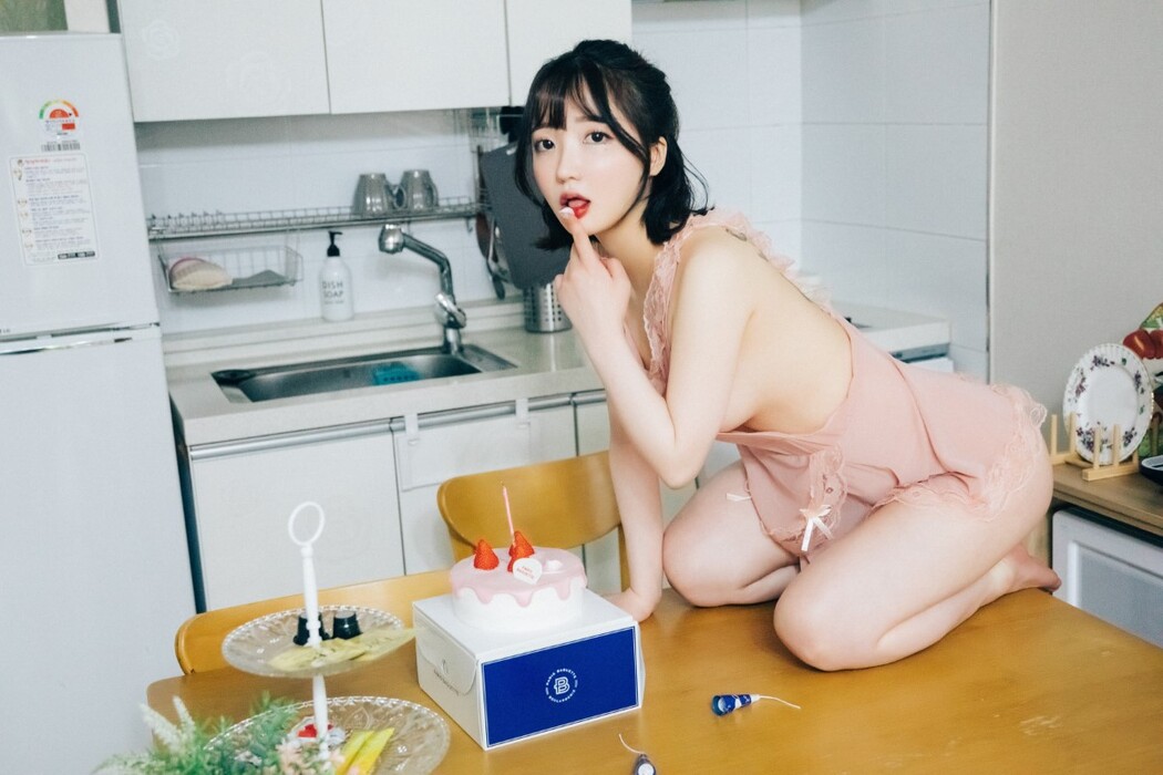 Loozy Son Ye-Eun 손예은 Happy Birthday S.Ver A