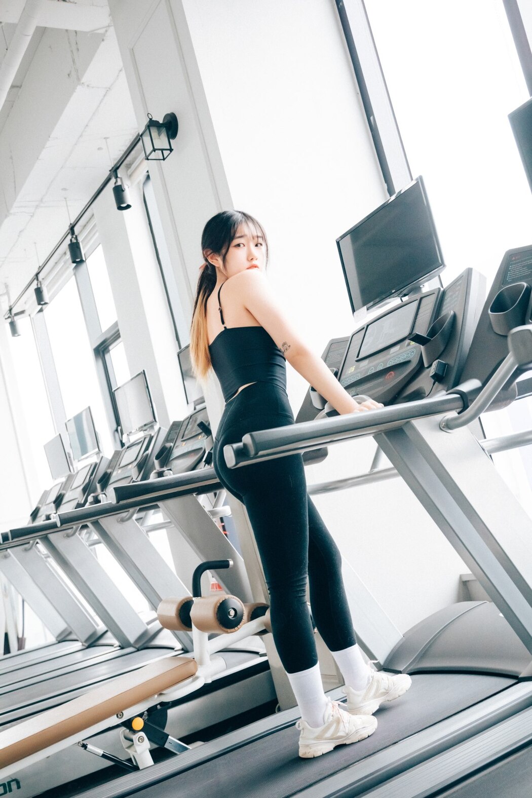 Loozy Sonson 손손 – Personal Trainer S.Ver