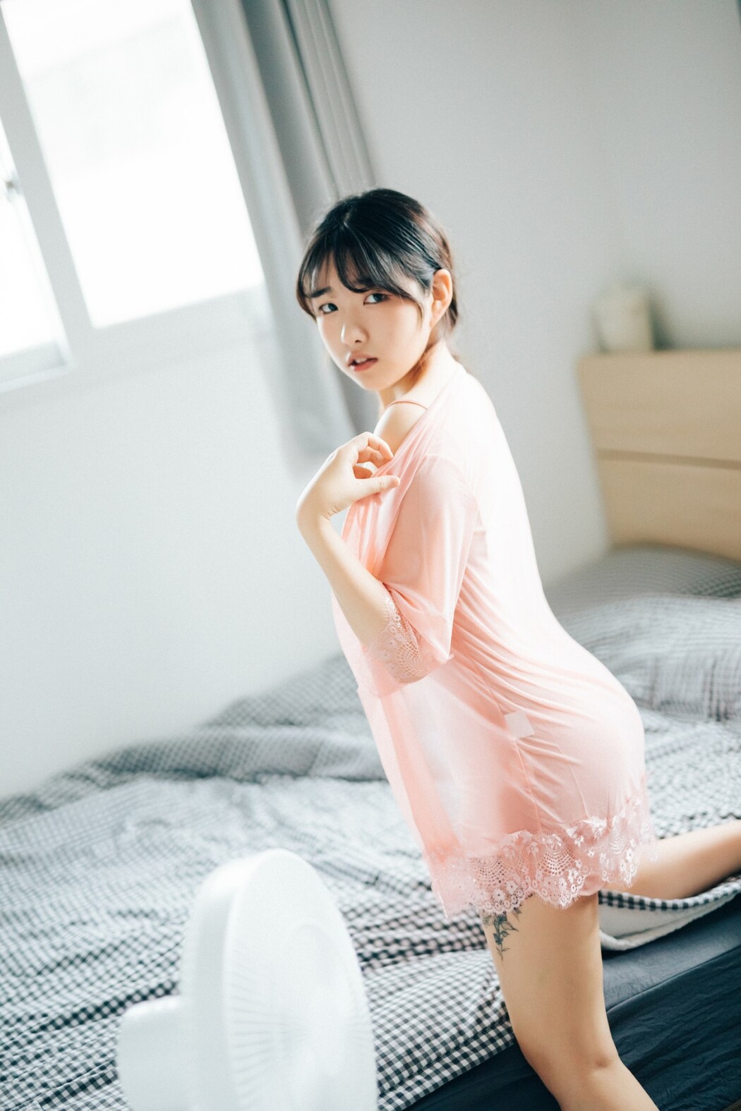 Loozy SonSon 손손 – Date At Home S Ver