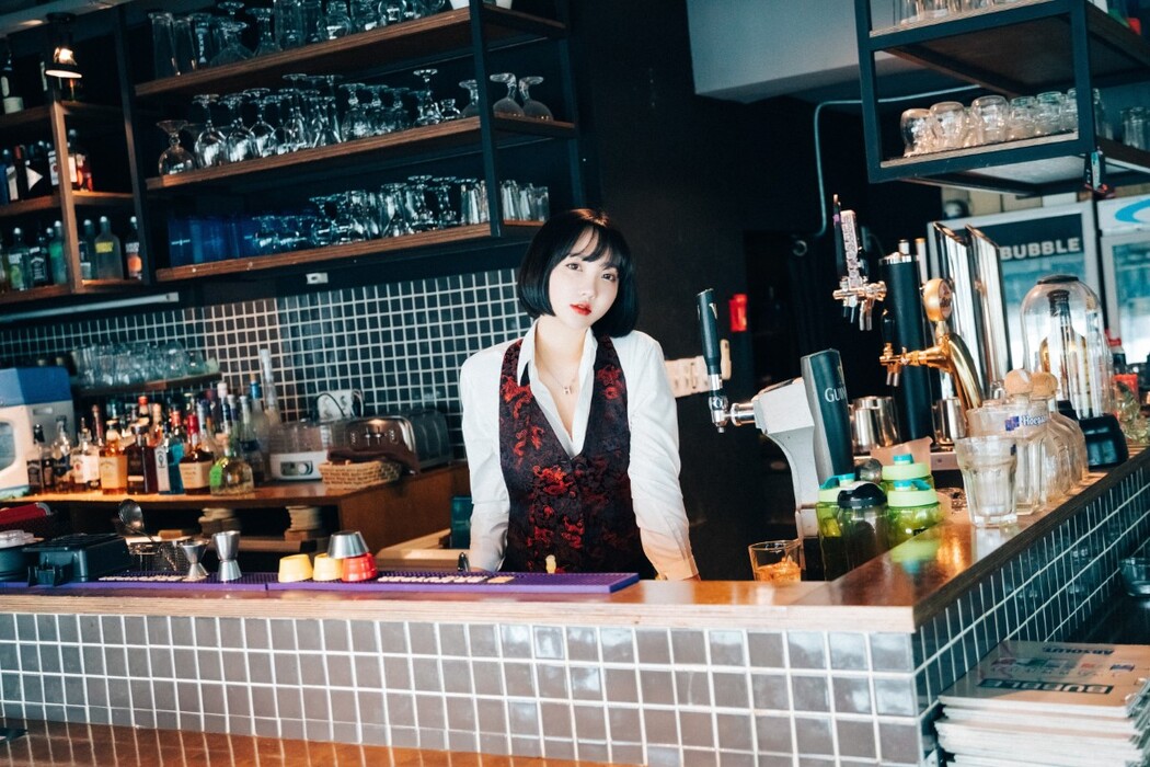 Loozy Son Ye-Eun 손예은 – Tainted Love Bar