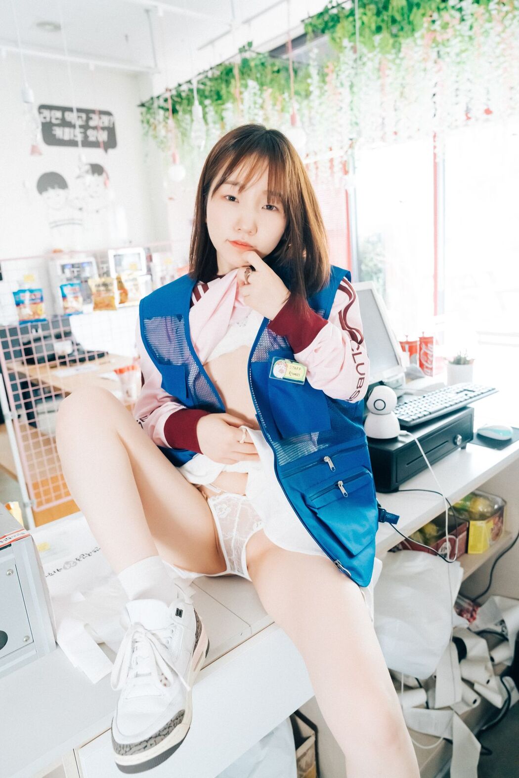 Loozy Yeri – Pocket Girl Alba A