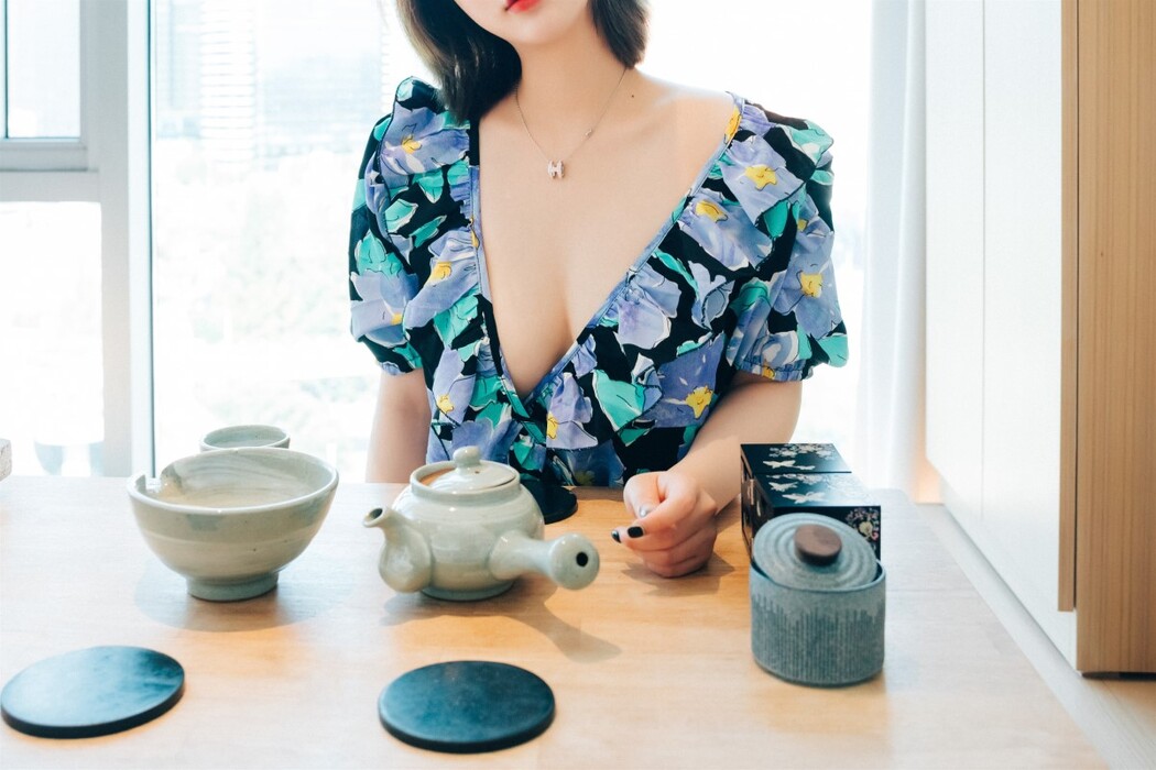 Loozy Son Ye-Eun 손예은 – Lover In Hotel Part 1
