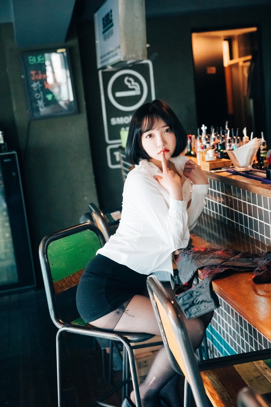 Loozy Son Ye-Eun 손예은 – Tainted Love Bar