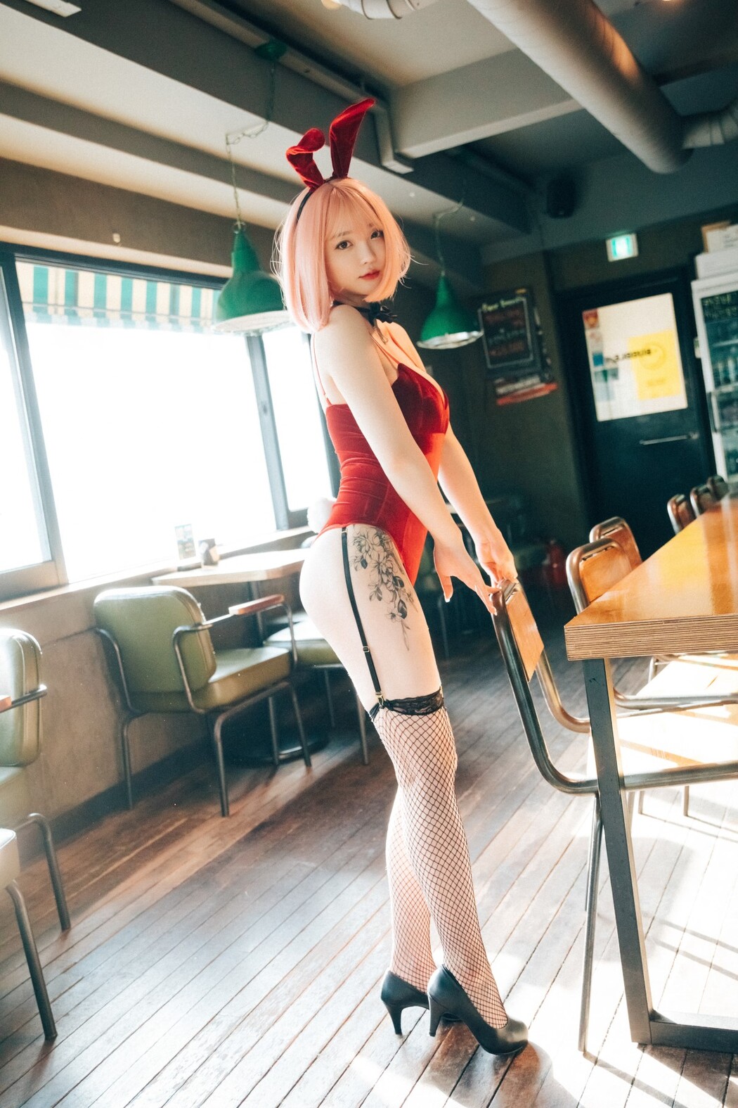 Loozy Son Ye-Eun 손예은 – Tainted Love Bar
