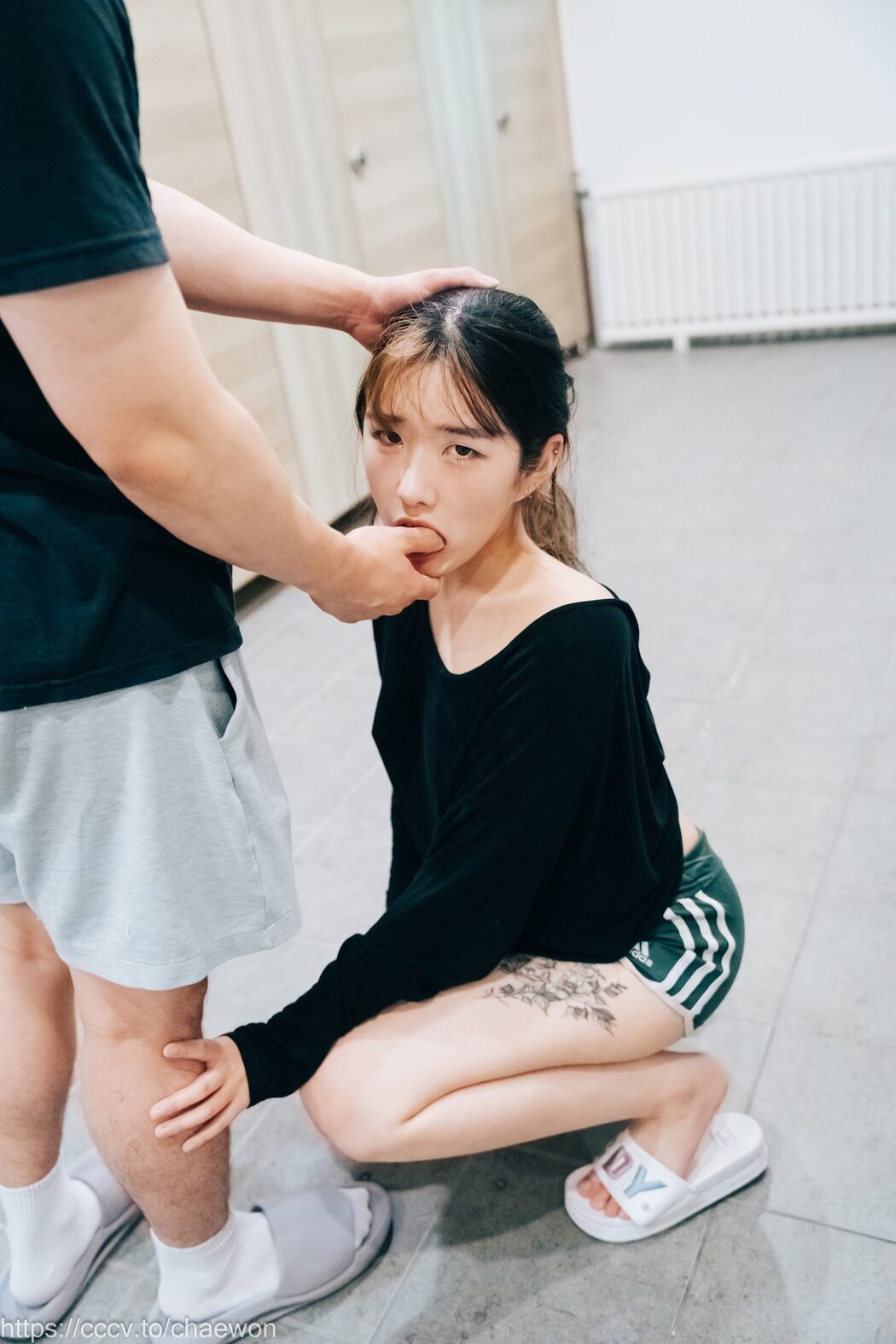 Loozy SonSon 손손 – Public Toilet B