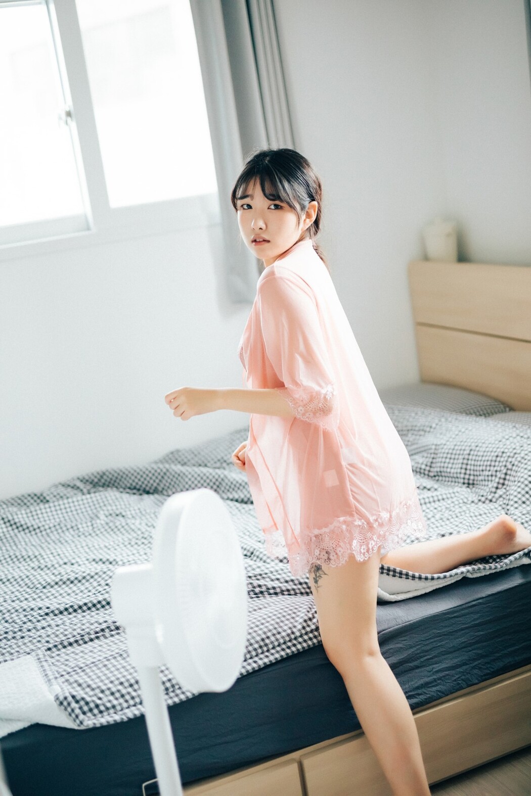 Loozy SonSon 손손 – Date At Home S Ver