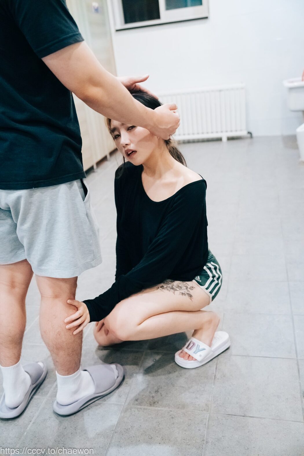 Loozy SonSon 손손 – Public Toilet B