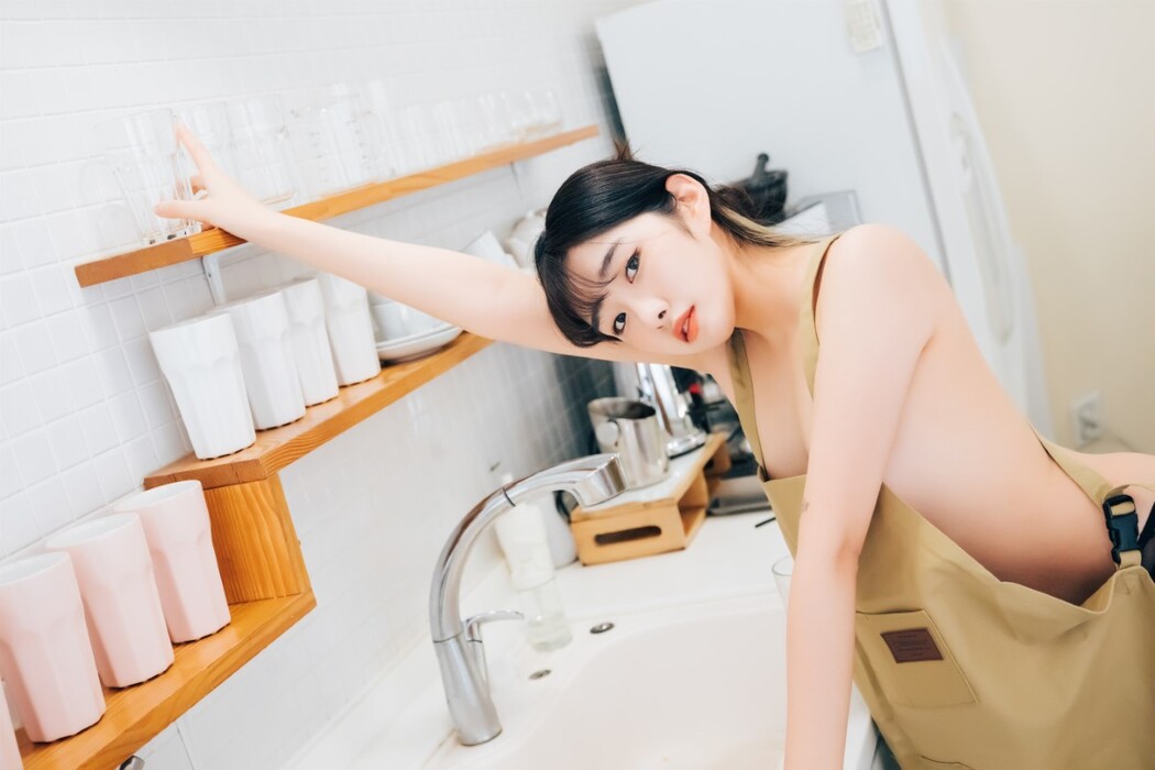 Loozy Sonson 손손 – Nude Apron