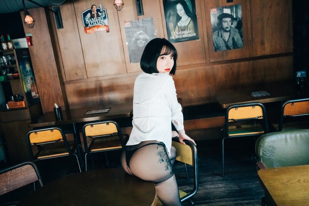 Loozy Son Ye-Eun 손예은 – Tainted Love Bar