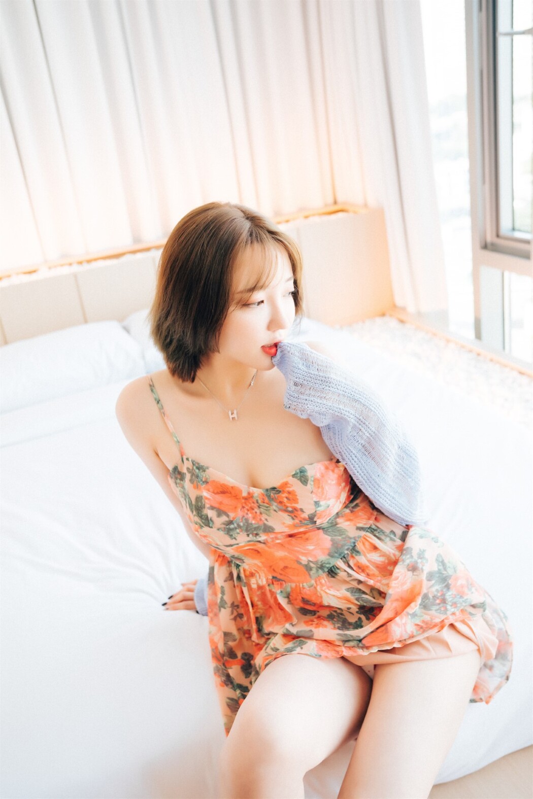 Loozy Son Ye-Eun 손예은 – Lover In Hotel Part 1