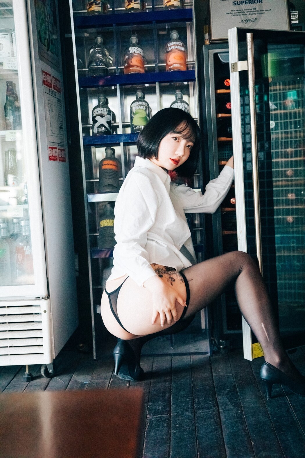 Loozy Son Ye-Eun 손예은 – Tainted Love Bar