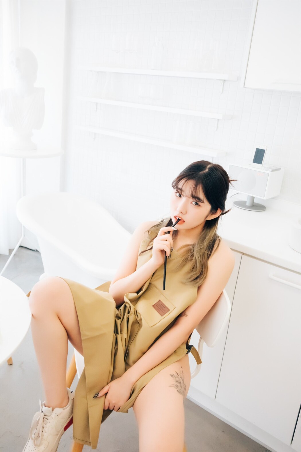 Loozy Sonson 손손 – Nude Apron