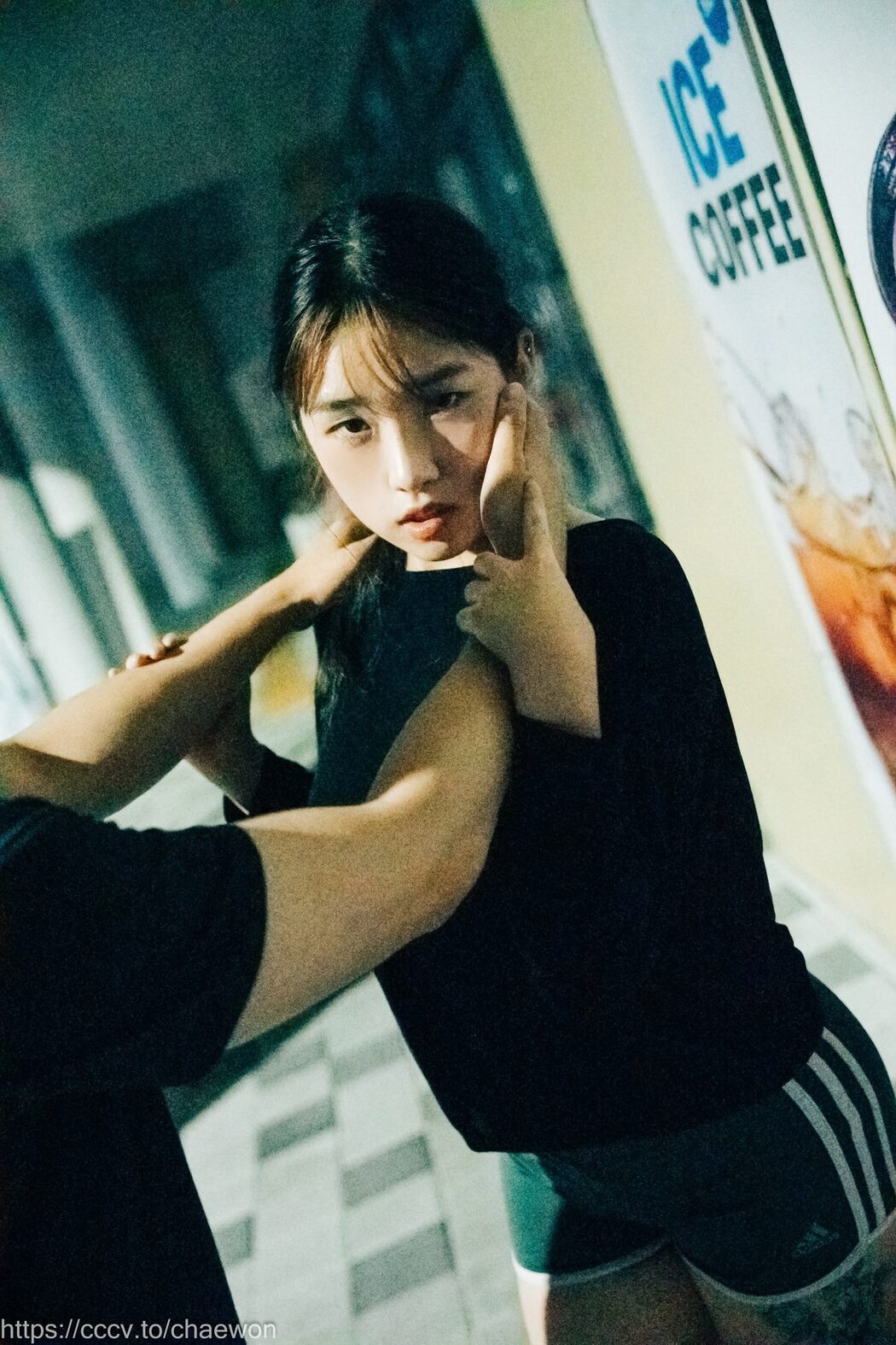 Loozy SonSon 손손 – Public Toilet A