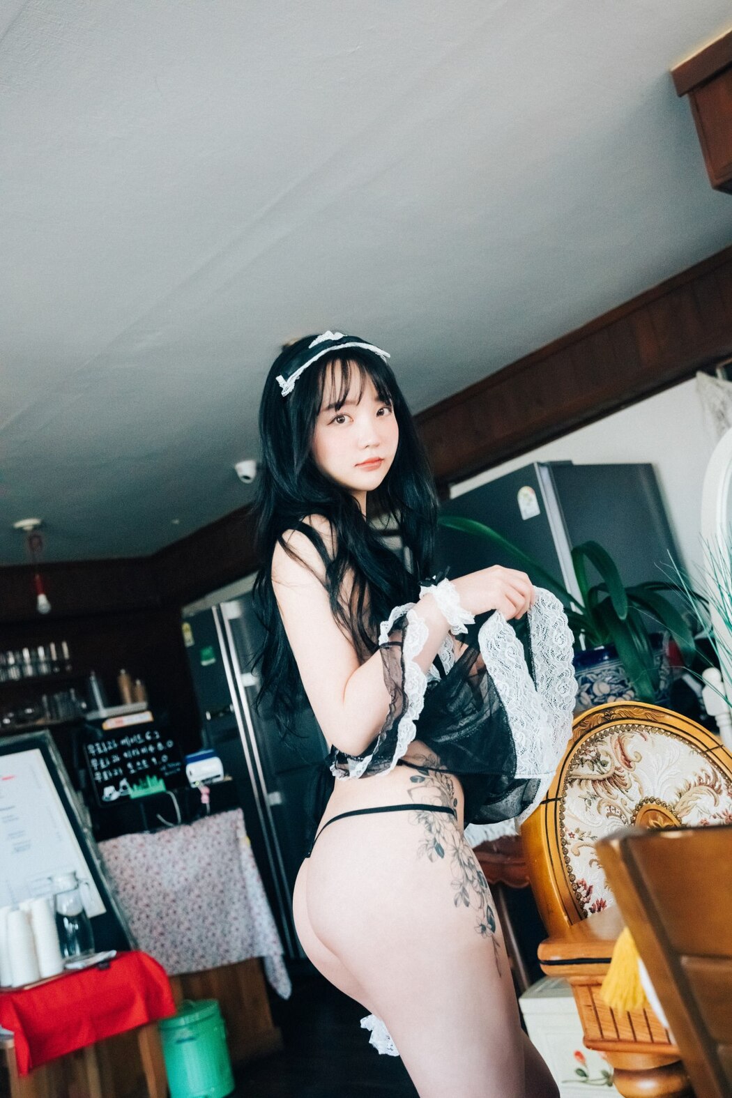 Loozy Son Ye-Eun 손예은 – Fetish Cafe