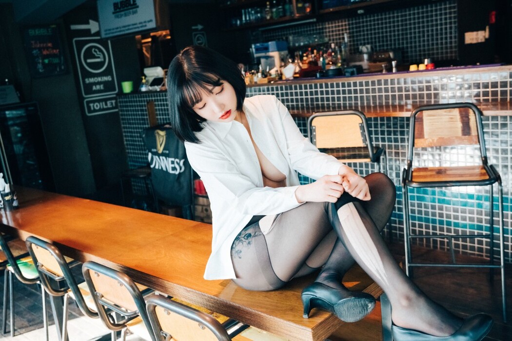 Loozy Son Ye-Eun 손예은 – Tainted Love Bar