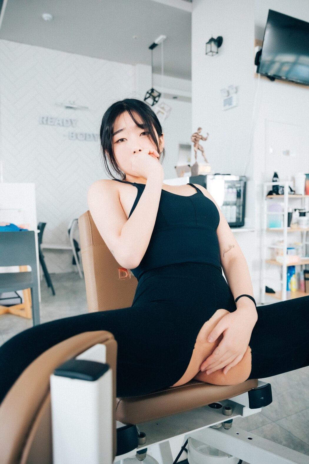 Loozy Sonson 손손 – Personal Trainer S.Ver