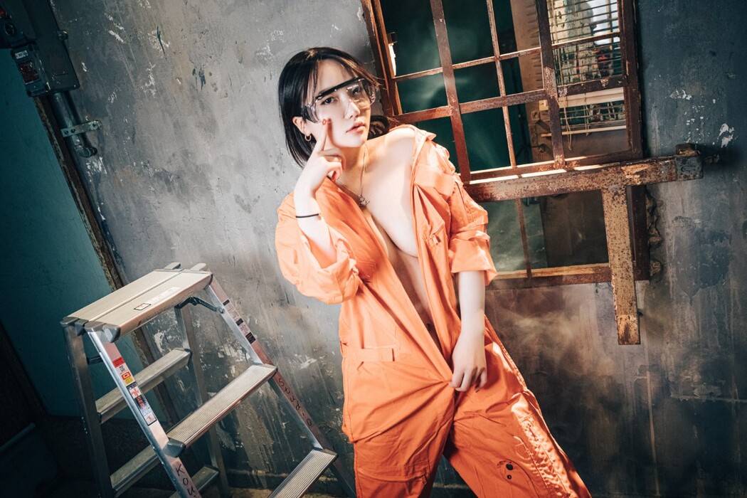 Loozy Son Ye-Eun 손예은 – Where Are My Tools