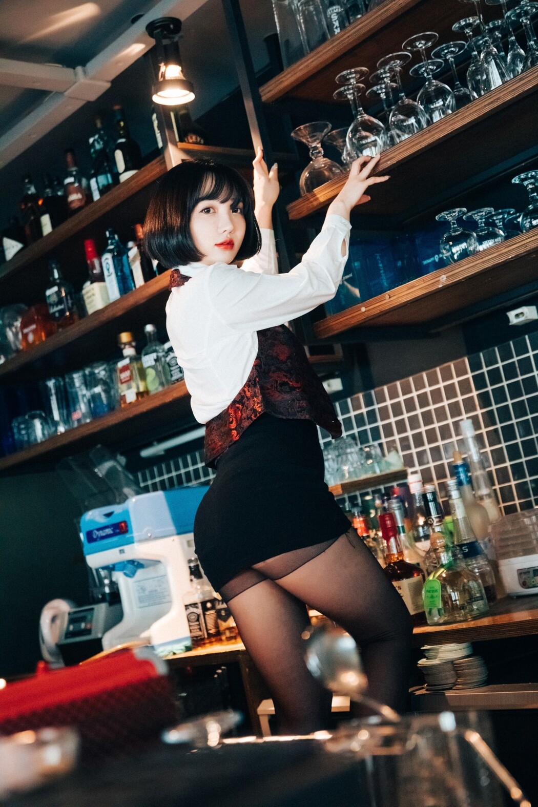 Loozy Son Ye-Eun 손예은 – Tainted Love Bar