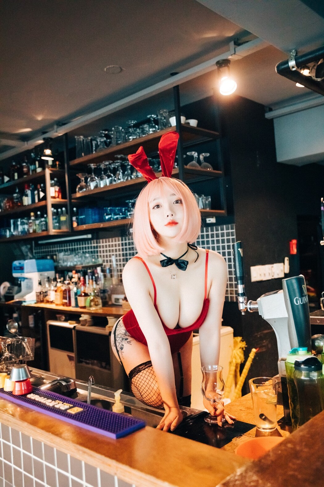 Loozy Son Ye-Eun 손예은 – Tainted Love Bar