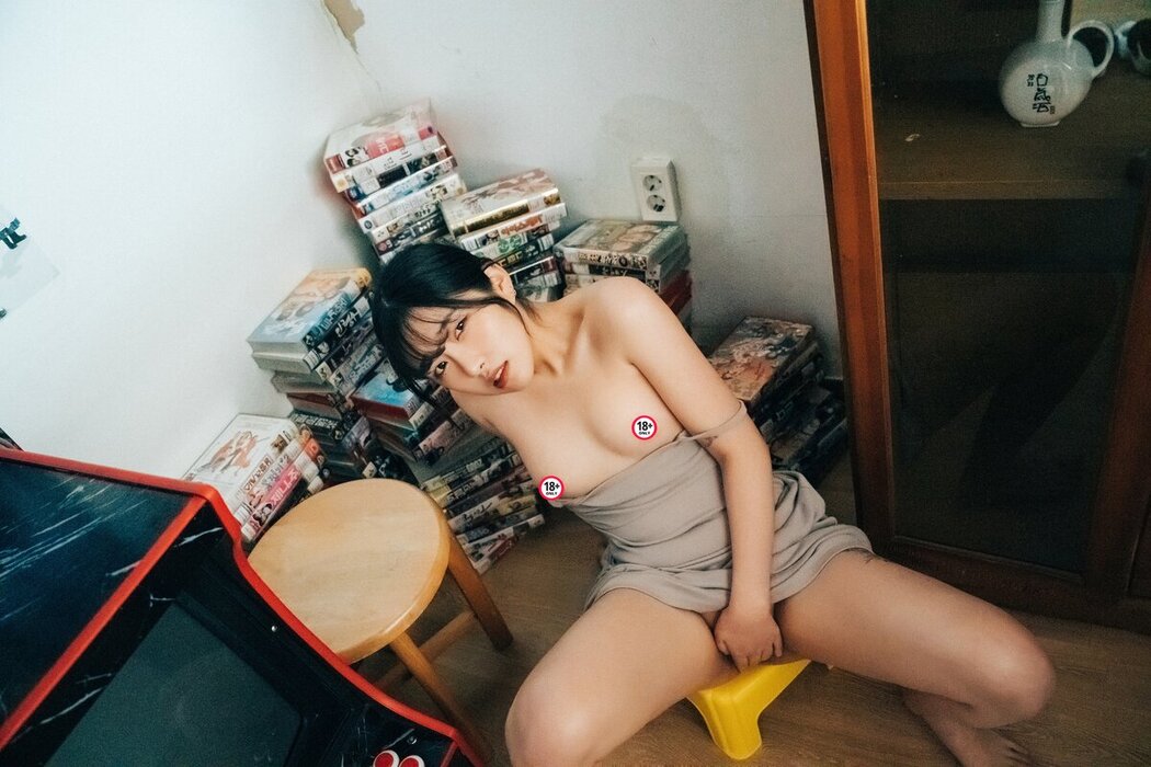 Loozy Sonson 손손 – Comic Shop Girl S.Ver B