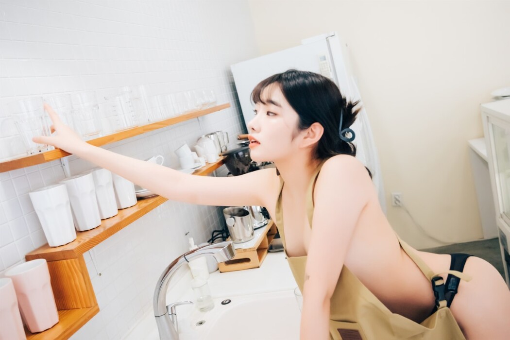 Loozy Sonson 손손 – Nude Apron