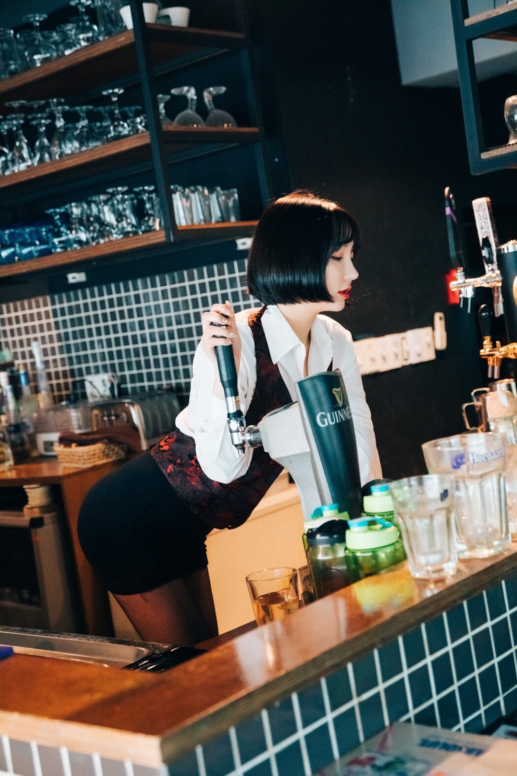 Loozy Son Ye-Eun 손예은 – Tainted Love Bar