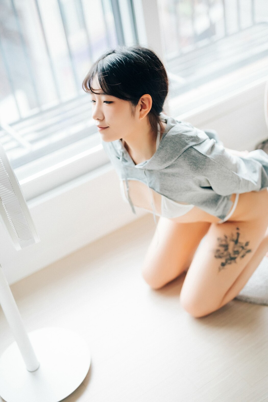 Loozy SonSon 손손 – Date At Home S Ver