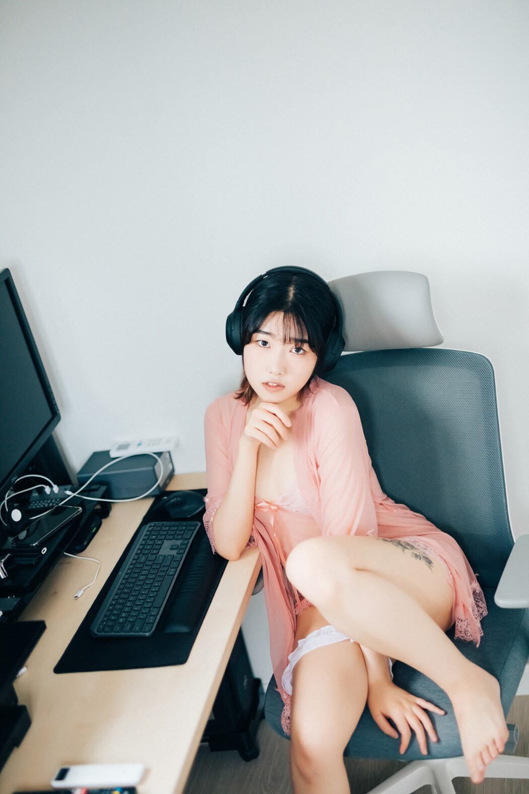 Loozy SonSon 손손 – Date At Home S Ver