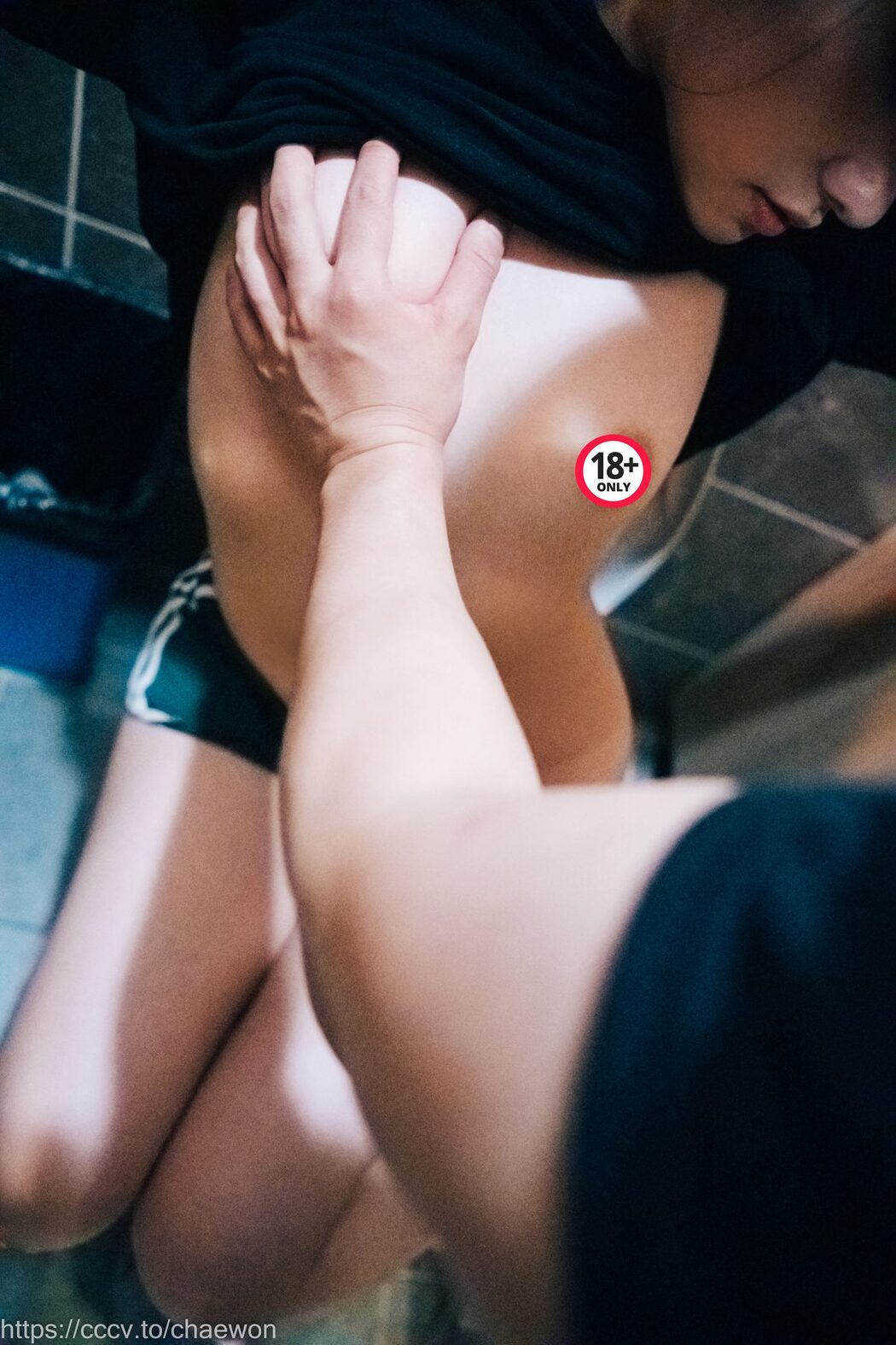 Loozy SonSon 손손 – Public Toilet B