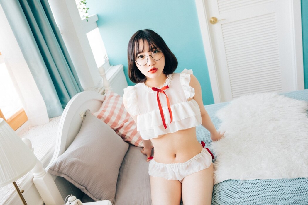Loozy The Queen is Back – Son Ye-Eun 손예은