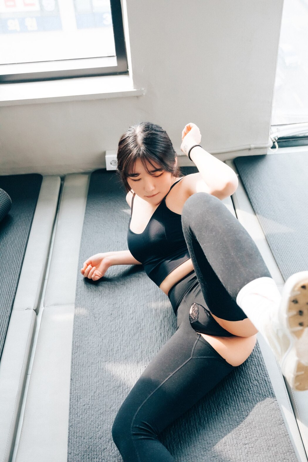 Loozy Sonson 손손 – Personal Trainer S.Ver