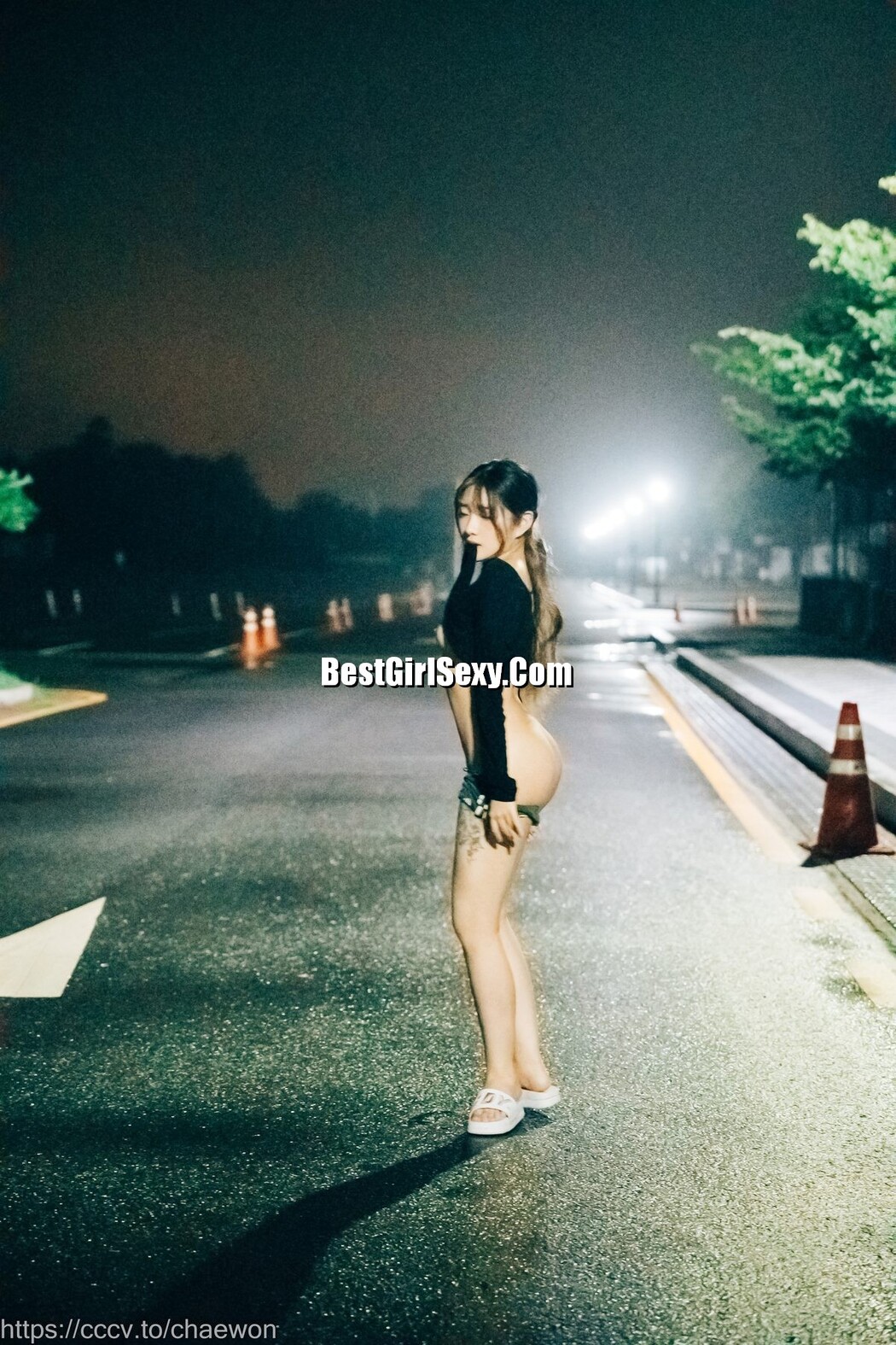 Loozy SonSon 손손 – Public Toilet B