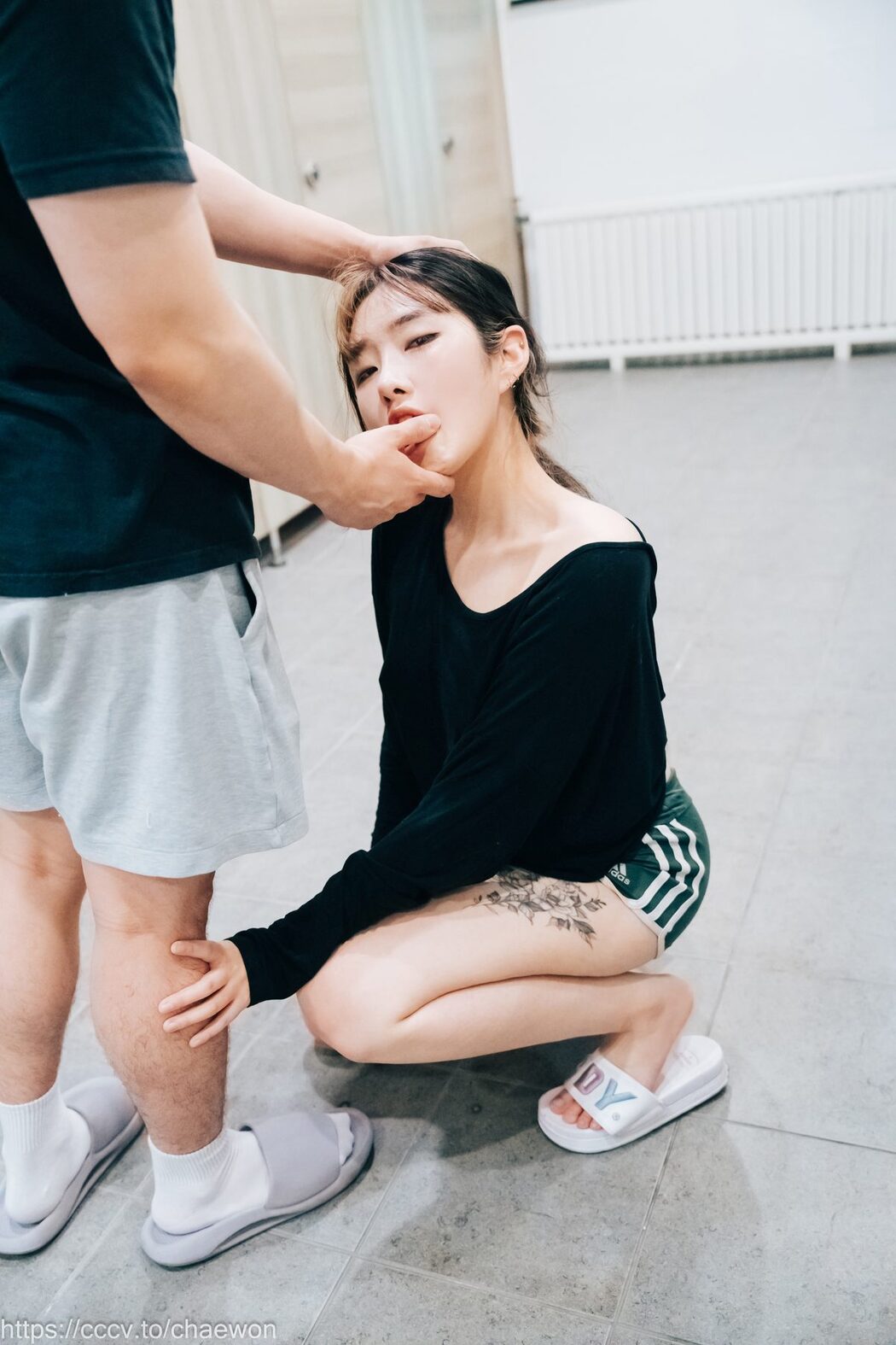 Loozy SonSon 손손 – Public Toilet B