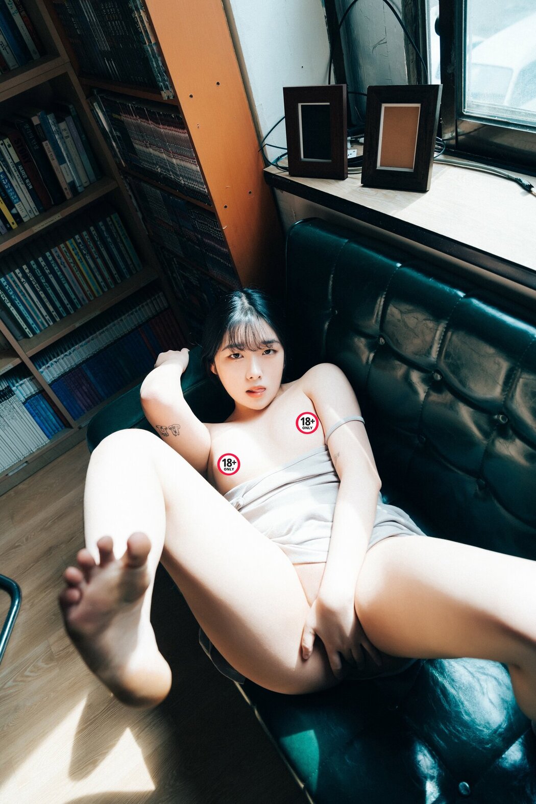 Loozy Sonson 손손 – Comic Shop Girl S.Ver B