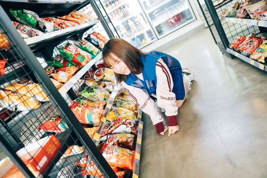 Loozy Yeri – Pocket Girl Alba A