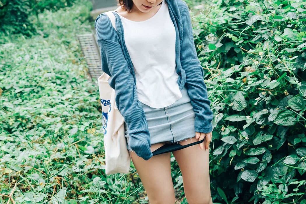 Loozy Yeri – Enjoying Outdoor Part1